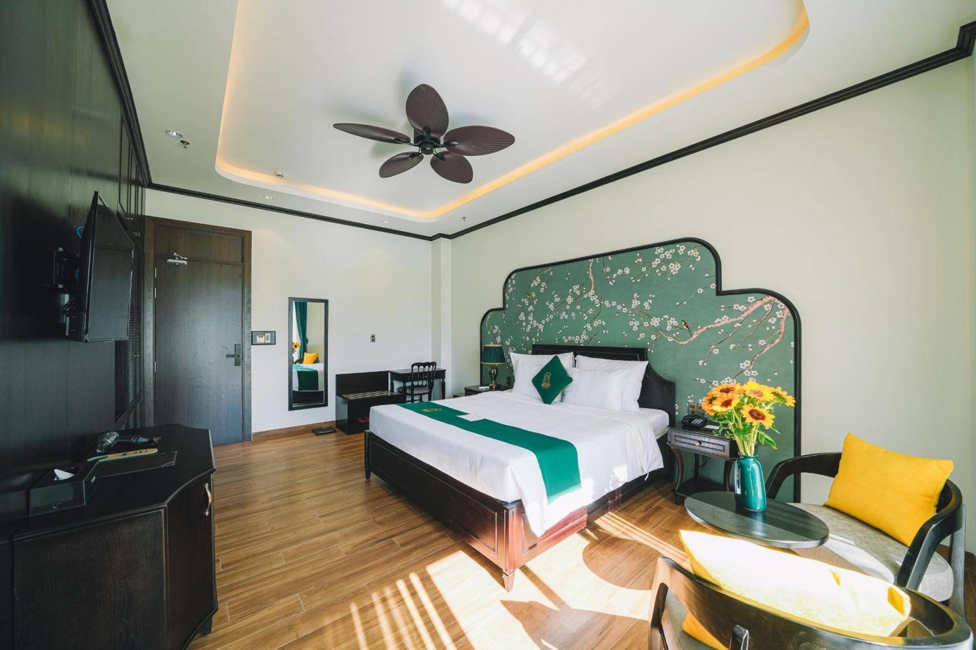 Phòng Giường Đôi Nhìn Ra Hồ Bơi